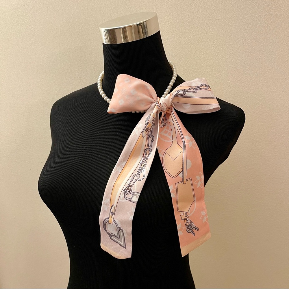 Chains & Florals Monogram Patterned in Peach Pink Print - Picture 4 of 11